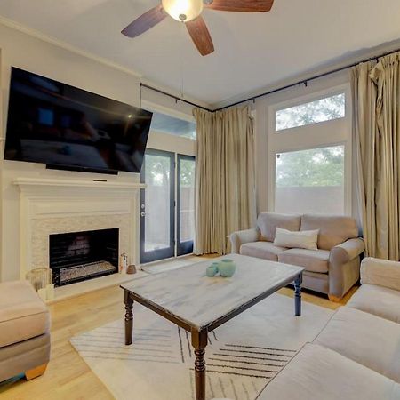 Trendy Columbia Townhome Exterior photo