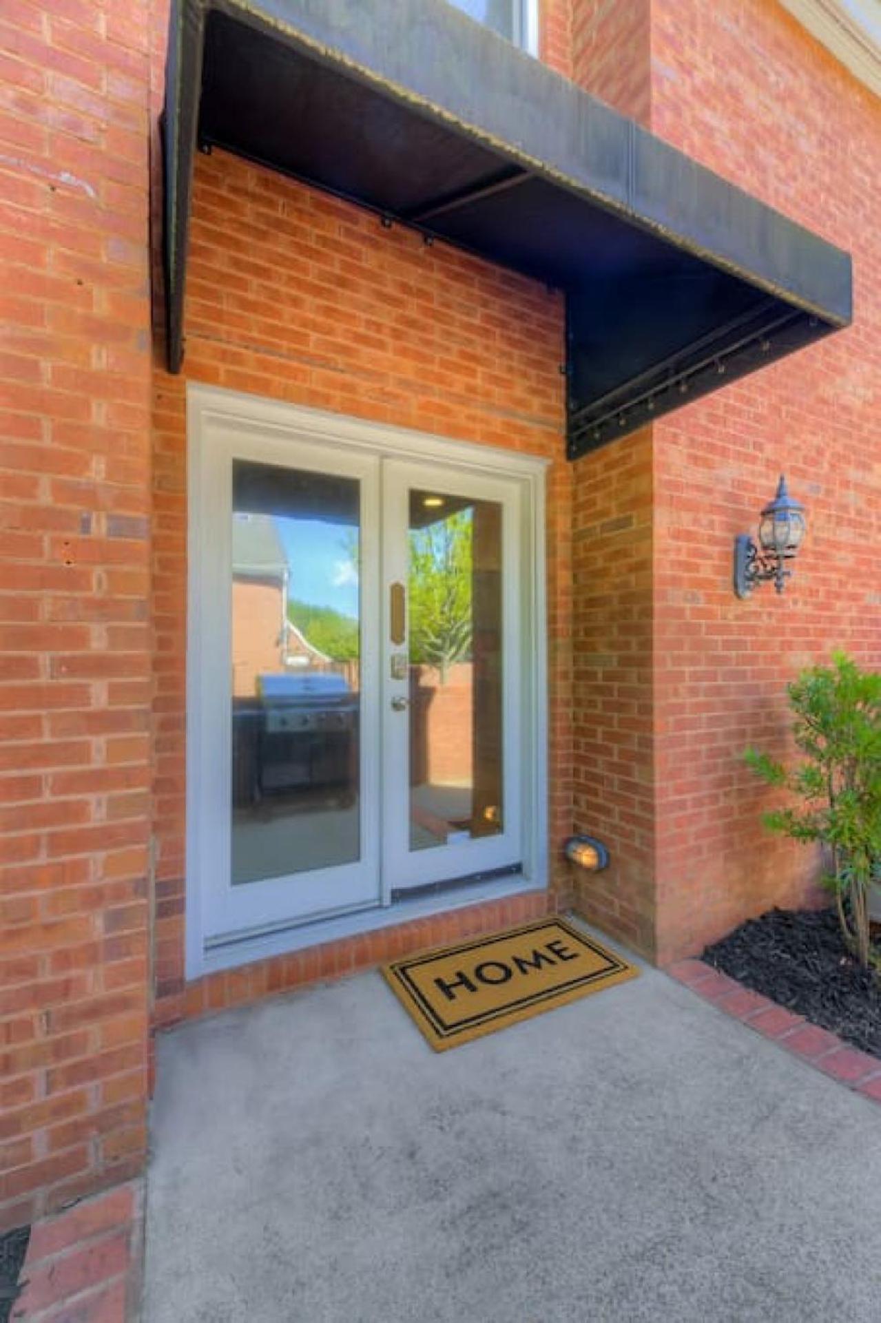 Trendy Columbia Townhome Exterior photo